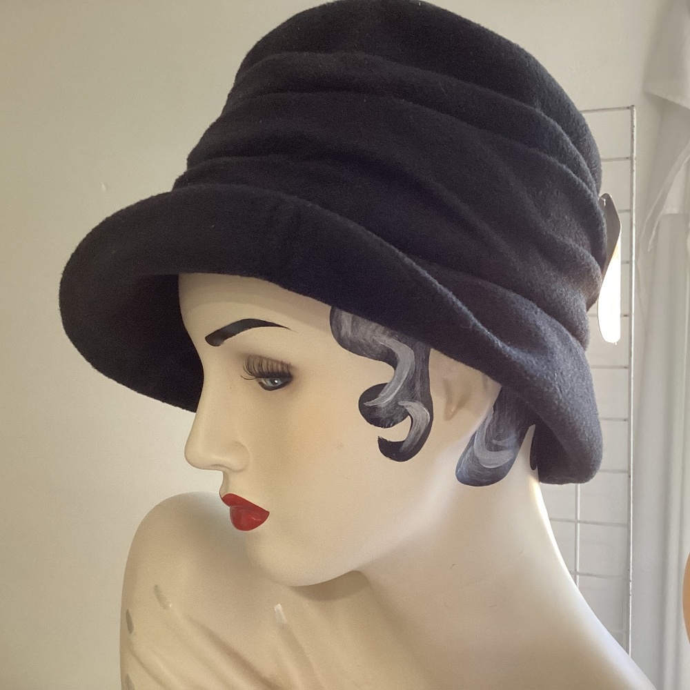 Fleece Cloche Hat Ladies Small NWT